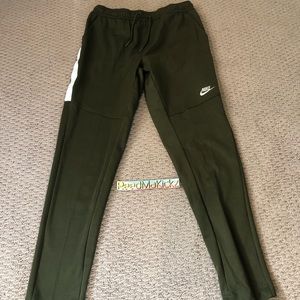 slim fit max taper leg nike